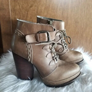 Seychelles Shenanigans Leather Lace Up Platform Booties 7